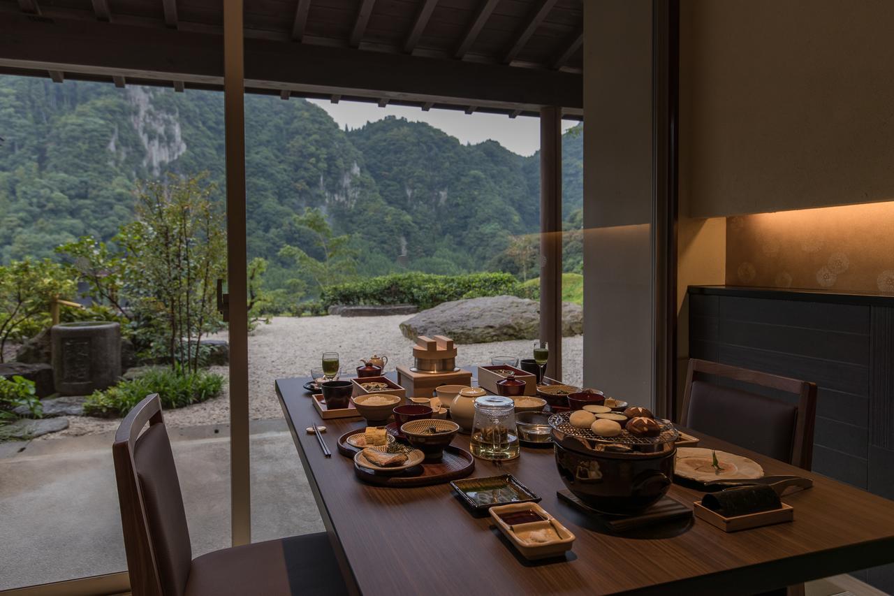Okuhita Onsen Umehibiki Hotel Buitenkant foto